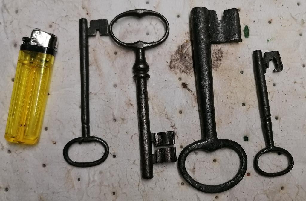 Cles serrure anciennes collector, Antiquités & Art, Envoi