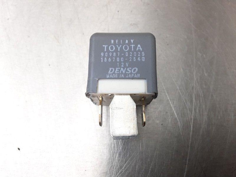 RELAIS Subaru Trezia (01-2011/-) (|9098702025|), Gebruikt, Subaru