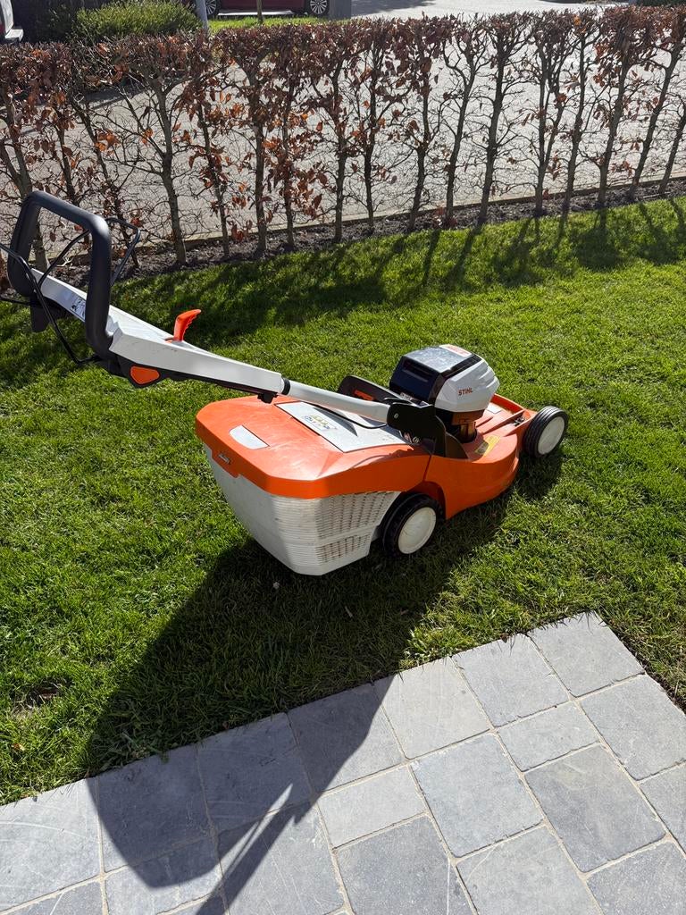 Stihl grasmaaier op accu in uitstekende staat, Ophalen, Cirkelmaaier, Versnellingen, Accu-grasmaaier