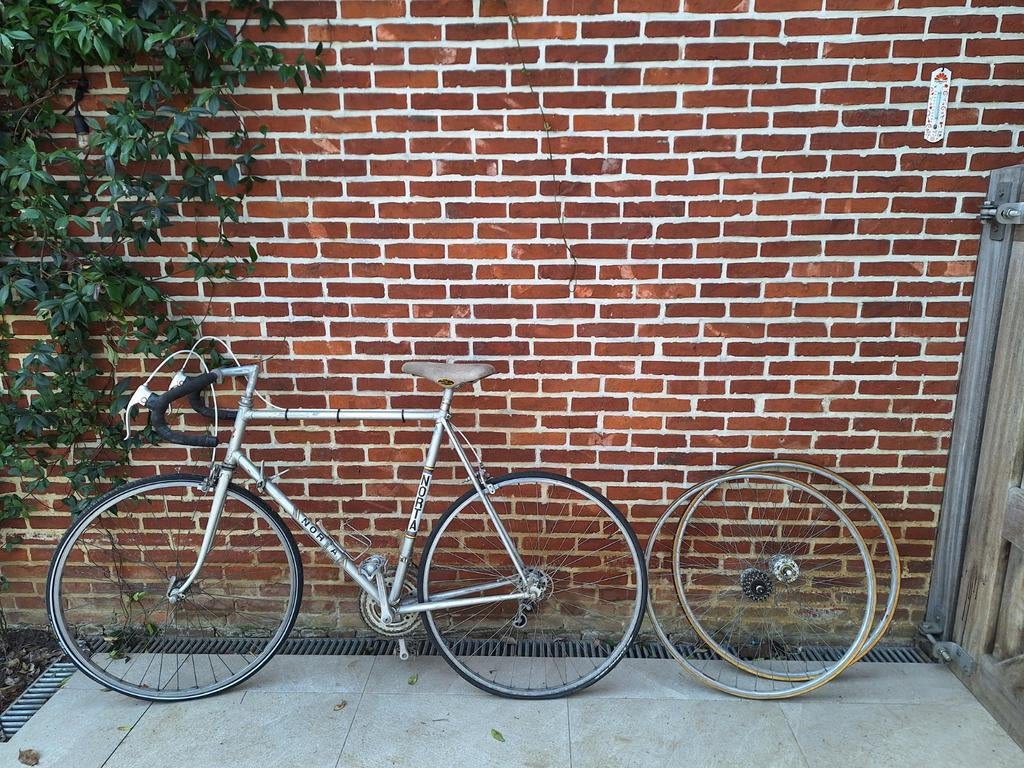 Koersfiets Norta retro, Fietsen en Brommers, Fietsaccessoires | Fietsenrekken, Ophalen