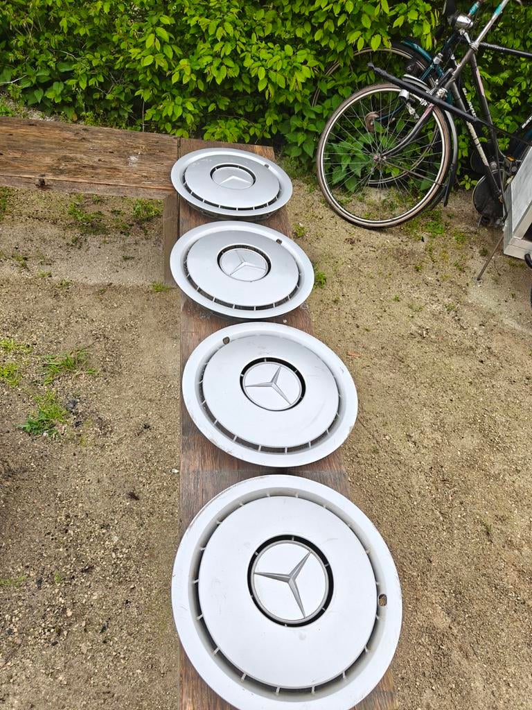 Mercedes wieldeksels, Auto diversen, Wieldoppen, Ophalen