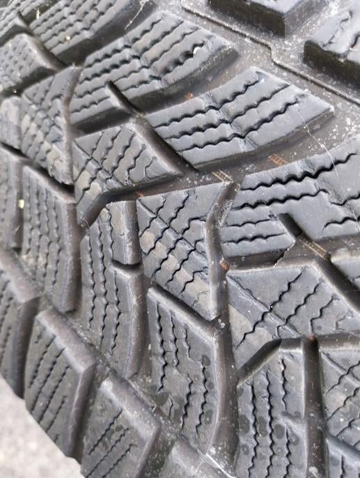 *** 2 pneus pour sports d'hiver DUNLOP 225/55R17 ***, Enlèvement, Pneus hiver, Pneu(s), Autre