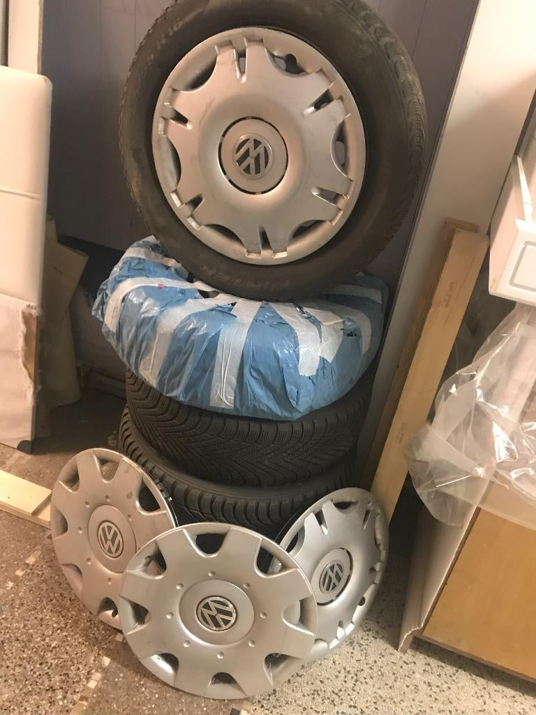 Lot de 5 roues Volkswagen 205/55 R16 – Prix cassé, Autos : Pièces & Accessoires, Pneus & Jantes, Neuf, 4 Saisons, Enlèvement ou Envoi