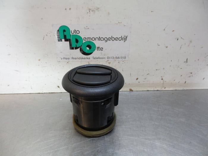 Grille aération tableau de bord d'un Nissan NV200, Autos : Pièces & Accessoires, Tableau de bord & Interrupteurs, Nissan, Utilisé