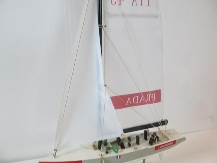 Prada Luna Rossa  Zeilboot etalage item, Verzamelen, Merken en Reclamevoorwerpen, Zo goed als nieuw, Ophalen of Verzenden