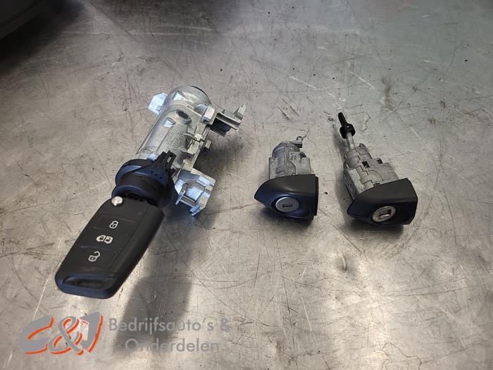 Serrure de contact + clé d'un Volkswagen Crafter, Autos : Pièces & Accessoires, Autres pièces automobiles, Volkswagen, Utilisé