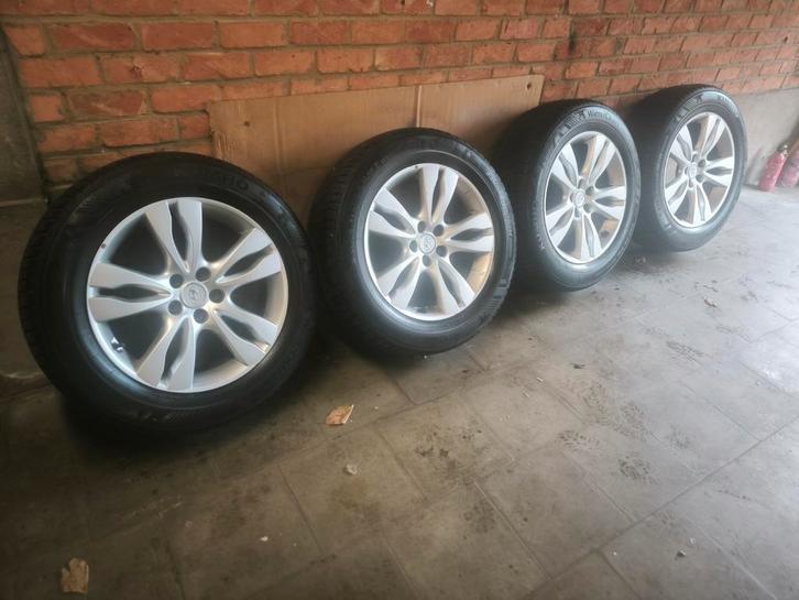 4 Kumho winter banden met alu velgen, 235 /60 R18 107H, Auto-onderdelen, Banden en Velgen, Banden en Velgen, Winterbanden, 18 inch