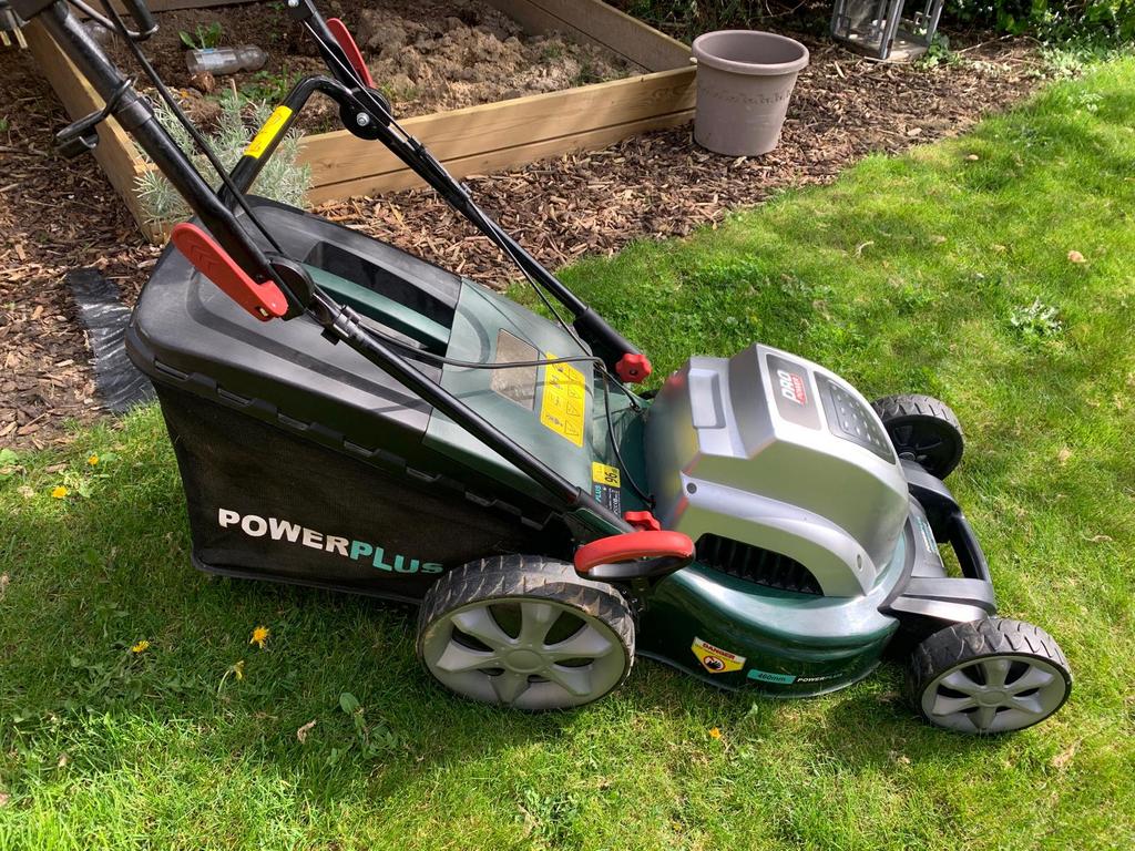 Zelfrijdende grasmaaier 1800W, Ophalen, Zo goed als nieuw