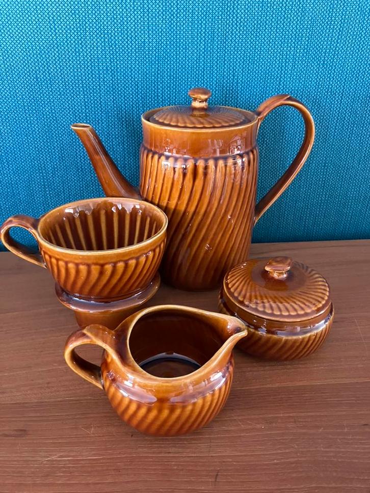 Boch Trianon koffieset bruin, Antiquités & Art, Antiquités | Services (vaisselle) complet, Enlèvement ou Envoi