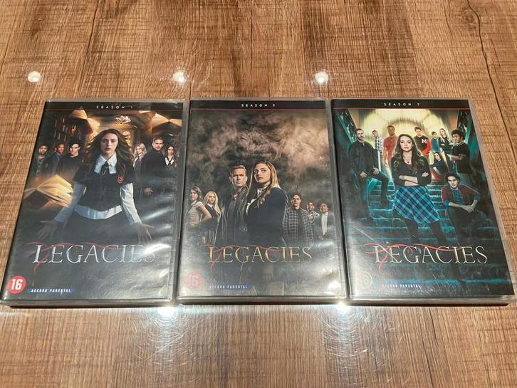 Legacies - 3 Seizoenen 1 tot 3 op Dvd., CD & DVD, DVD | Science-Fiction & Fantasy, Comme neuf, Fantasy, Coffret, Tous les âges