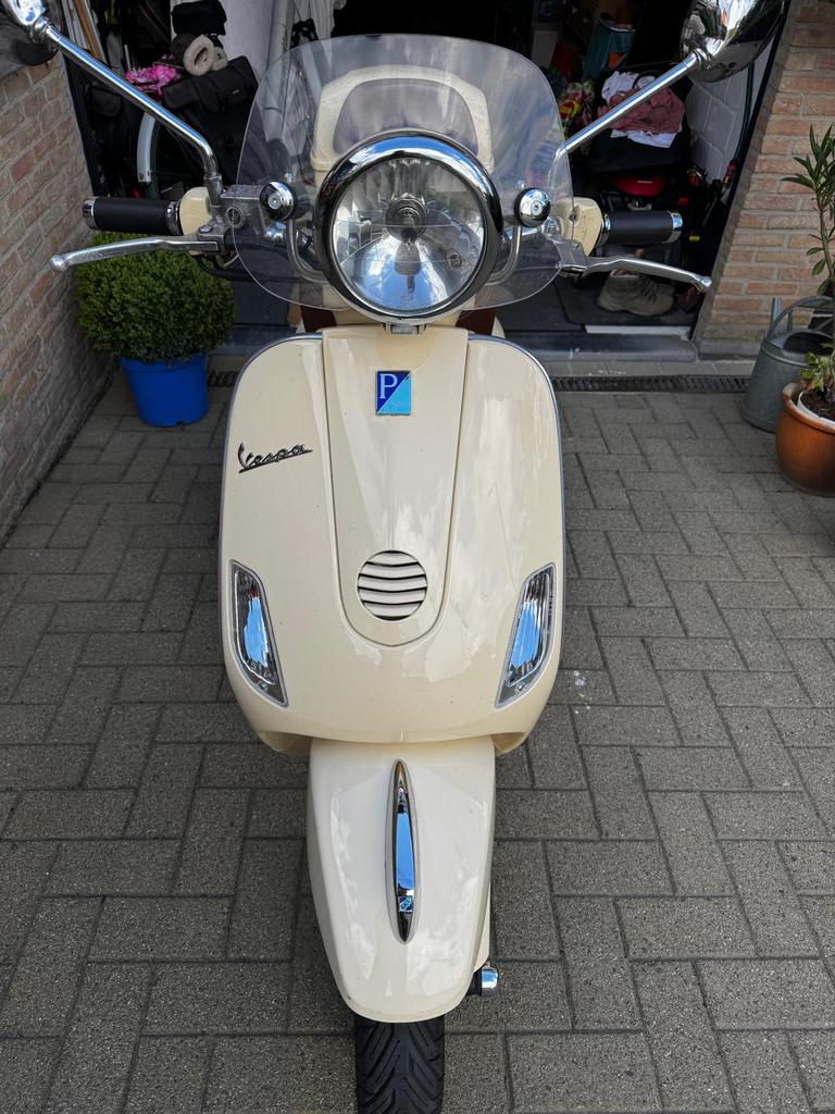 VESPA GTV 125CC COMME NEUF 2010 15000KM POUR 3650€!, 125 cm³, Vespa S, Comme neuf, Classe B (45 km/h)