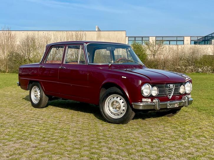 Alfa Romeo Giulia 1300 @ Ital Mobiel Classics, Auto's, Oldtimers, Bedrijf, Te koop, Alfa Romeo, Benzine, Berline, 4 deurs, Handgeschakeld