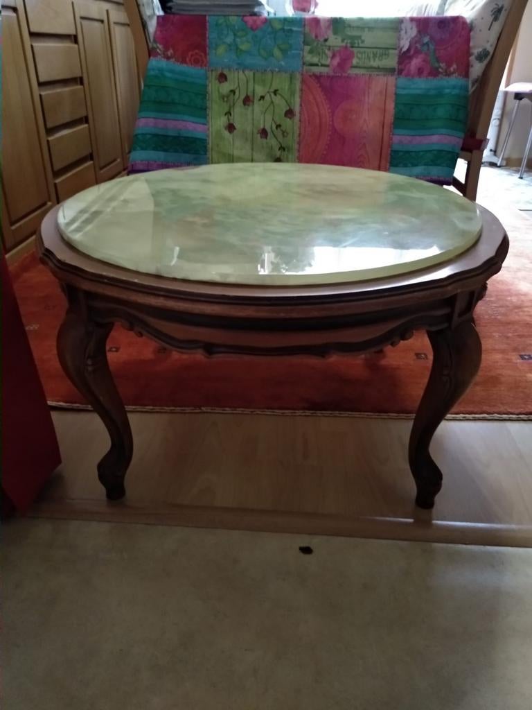 Louis XV ronde woonkamertafel met groen marmer, Ophalen