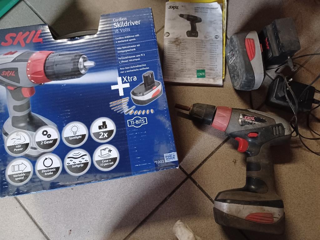 Boormachine met 2 accu's en koffer in zeer goede staat, Ophalen, Boormachine