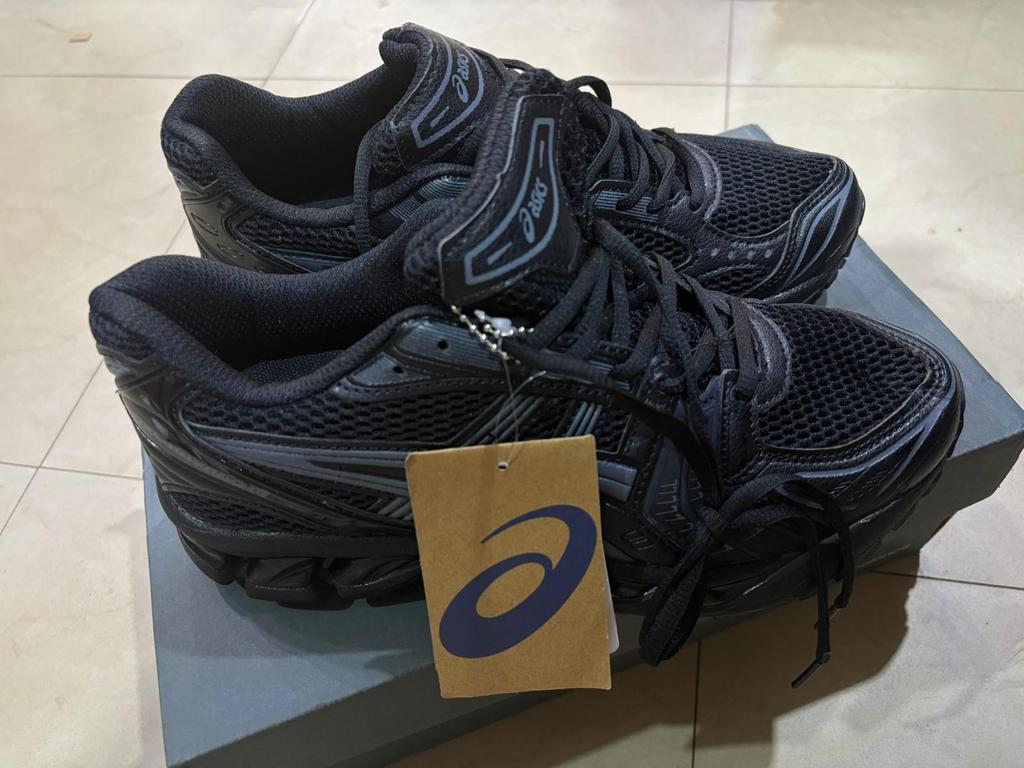 Asics noires neuves avec boîte confort running, Enlèvement ou Envoi, Comme neuf, Noir, Baskets