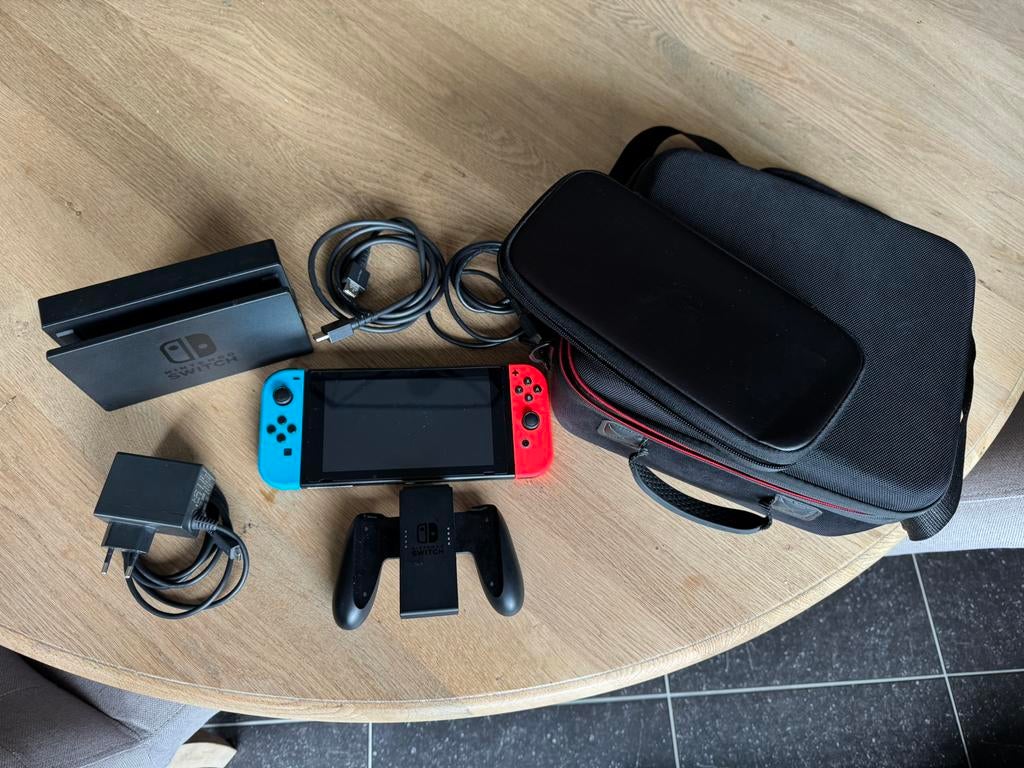 Nintendo Switch + accessoires, Ophalen, Zo goed als nieuw