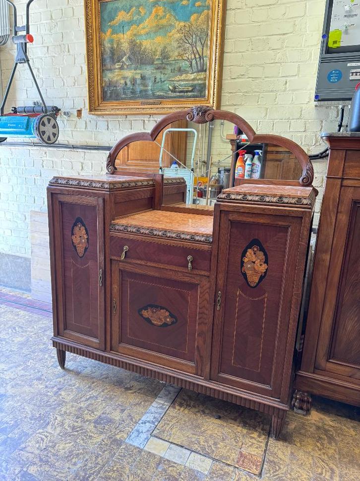 Armoire romantique des années 40, Antiquités & Art, Antiquités | Meubles | Armoires, Enlèvement