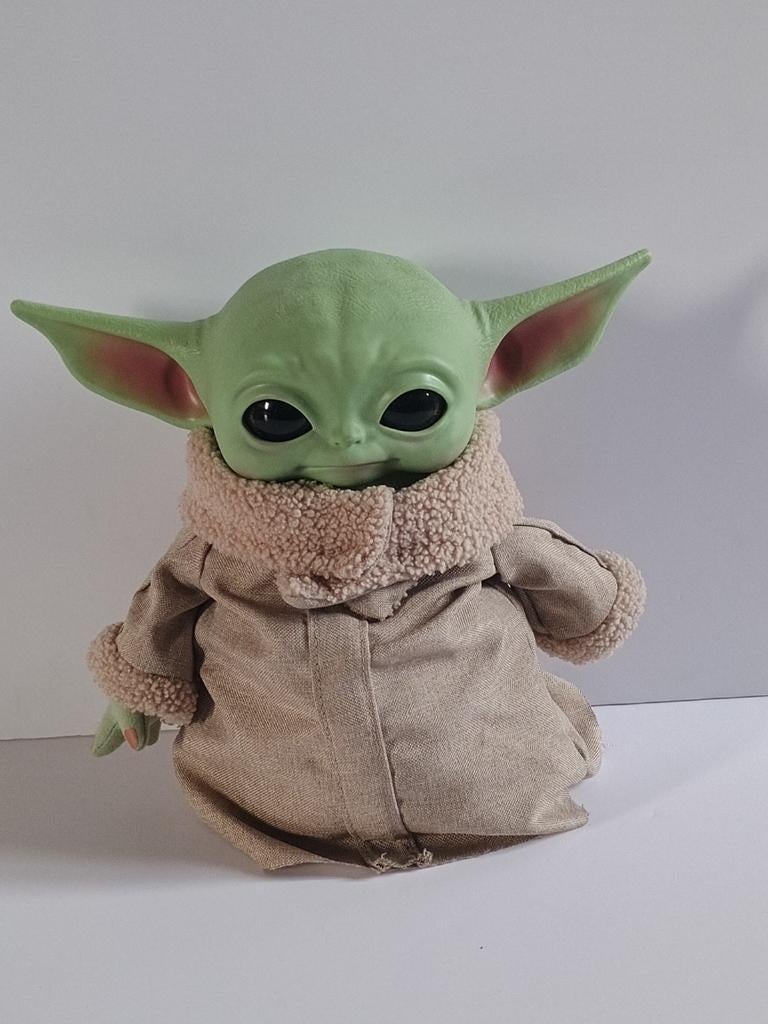 Baby Yoda pratende knuffel, Verzamelen, Ophalen of Verzenden, Zo goed als nieuw, Actiefiguurtje
