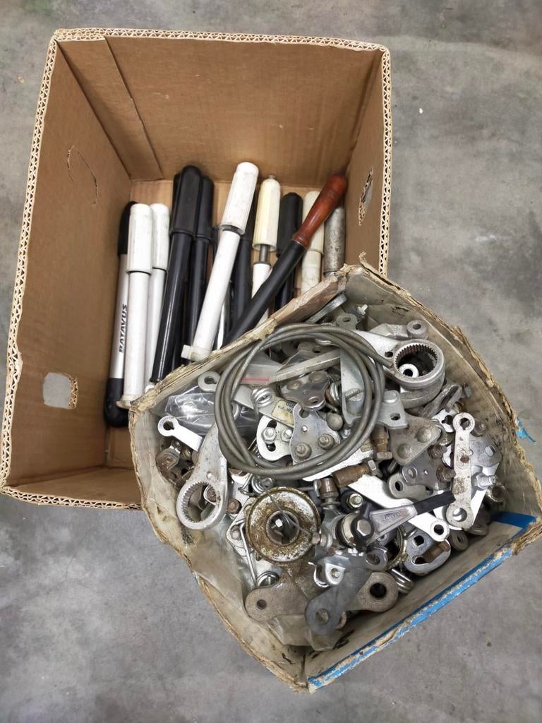 Klein materiaal en verzameling fiets pompjes. Vintage Oldtim, Enlèvement ou Envoi