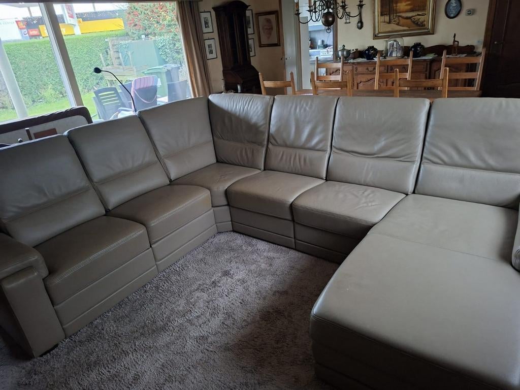 Grand siège d'angle, Enlèvement