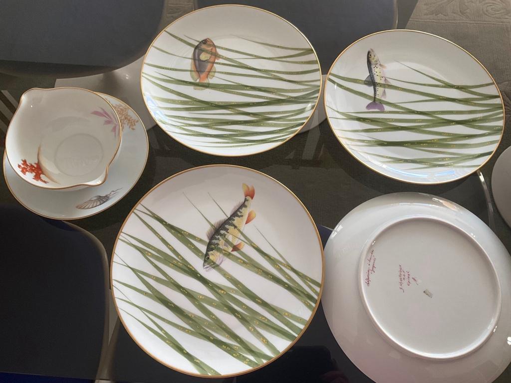 SERVICE A POISSON PEINT A LA MAIN, Enlèvement