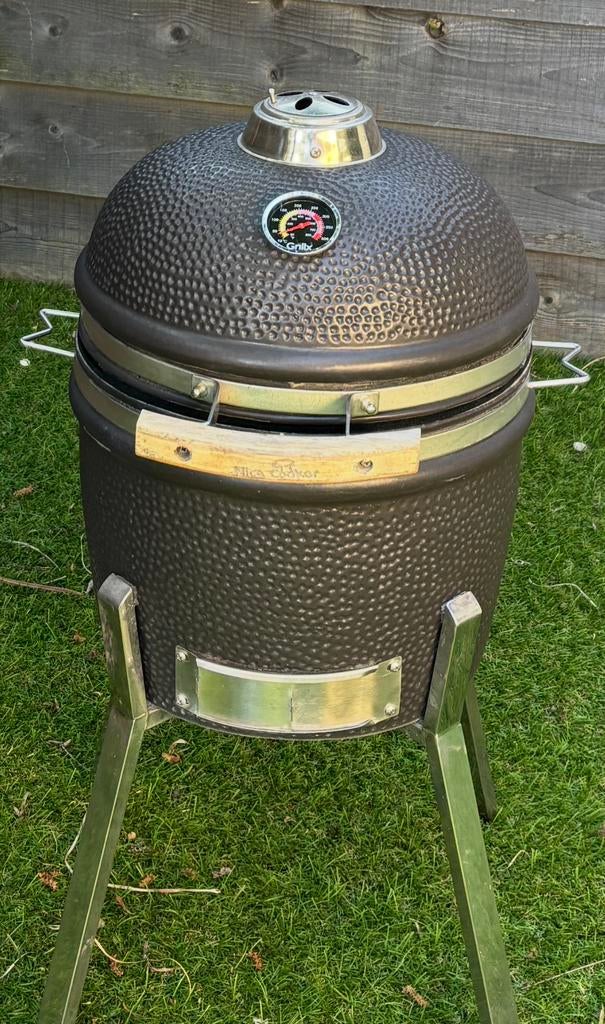 Kamado BBQ met bijhorende tafel, Ophalen, Gebruikt, Met accessoires