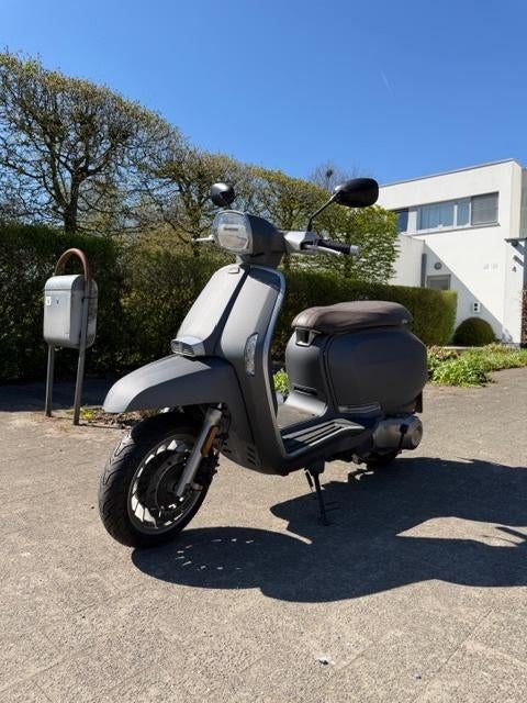 Lambretta V125 – bouwjaar 2018 – slechts 787 km, Fietsen en Brommers, Scooters | Overige merken, Zo goed als nieuw, Benzine, Ophalen