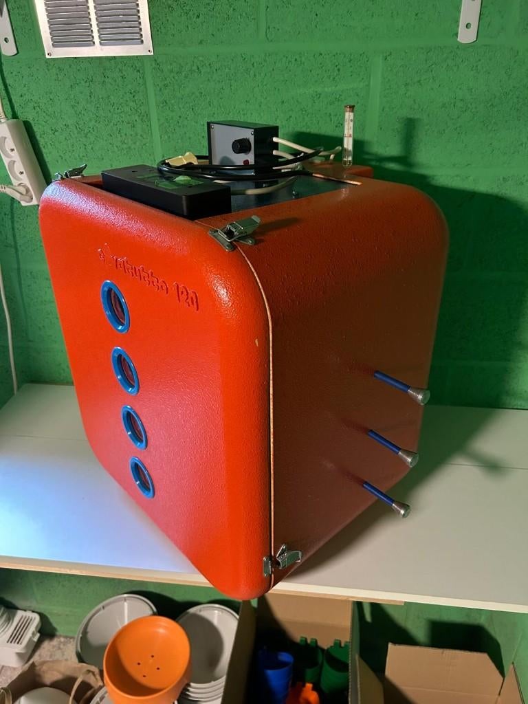 Incubateur pour 120 oeufs de poules, Animaux & Accessoires, Enlèvement, Comme neuf, Couveuse