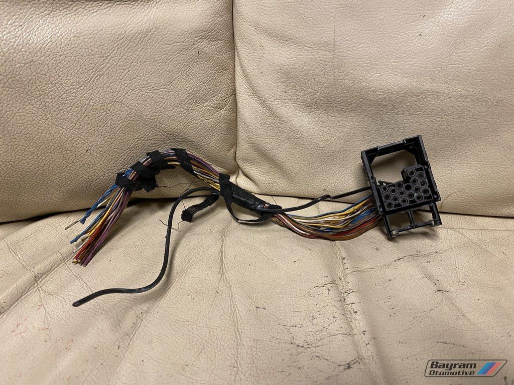 Bmw radio stekker kop origineel kabelboom E36 E34 E32 E30 M3, -, Utilisé, -, Enlèvement ou Envoi