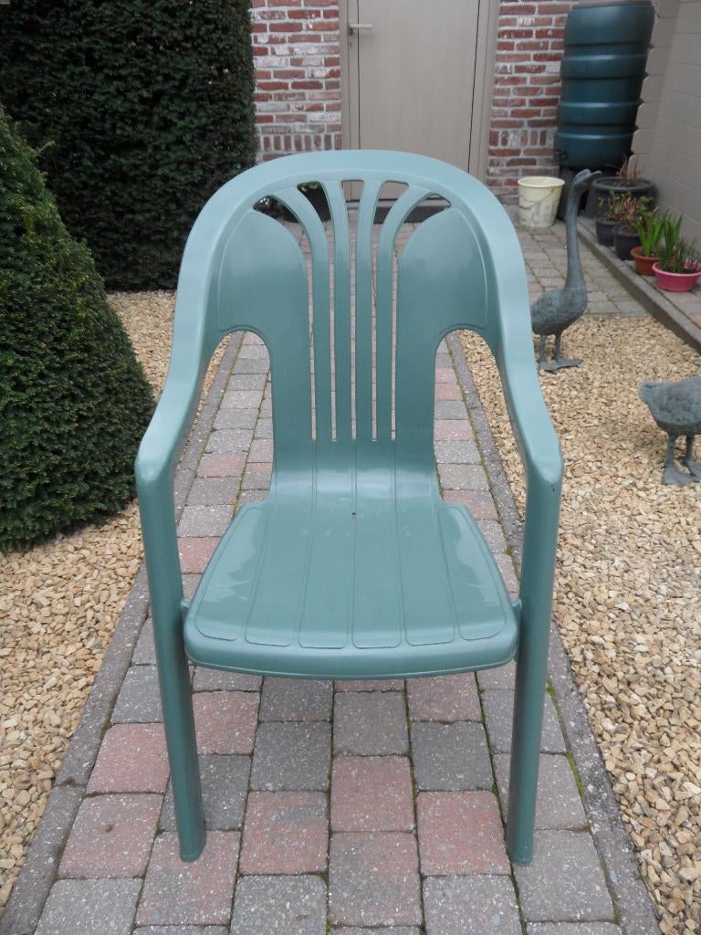 4 terrasstoelen in groene verharde plastiek, Tuin en Terras, Ophalen, Gebruikt, Stapelbaar