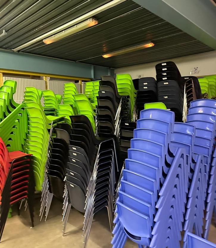 Gros lot de chaises et tables PRIX CASSÉ, Maison & Meubles, Chaises, Comme neuf, Gris, Enlèvement ou Envoi