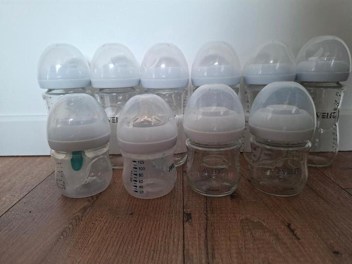 Flacons Avent: 6 grands verres, 2 petits verres, 2 plastique, Enfants & Bébés, Aliments pour bébé & Accessoires, Comme neuf, Autres types
