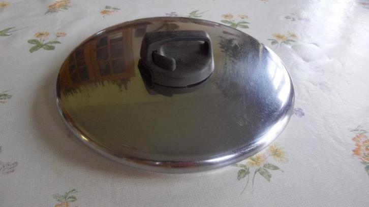 Couvercle en inox +- 24 cm - s'ouvre et se ferme, Maison & Meubles, Cuisine | Casseroles & Poêles, Inox, Enlèvement ou Envoi