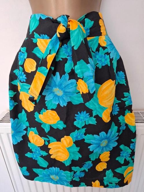 Elegante Vintage Zwarte Rok met Warme Kleuren  Maat 38, Kleding | Dames, Rokken, Nieuw, Maat 38/40 (M), Zwart, Knielengte, Ophalen of Verzenden