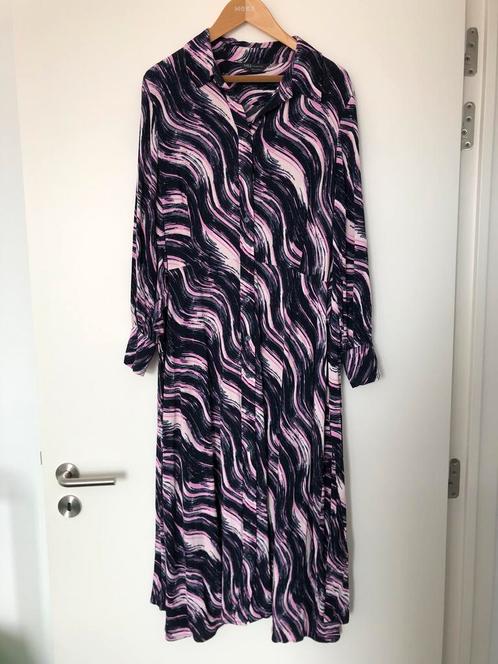 Robe imprimée violette avec ceinture M&S (UK 16, taille 44), Vêtements | Femmes, Robes, Comme neuf, Enlèvement
