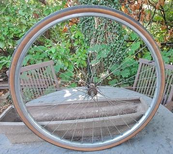 Voorwiel fiets met buitenband  beschikbaar voor biedingen