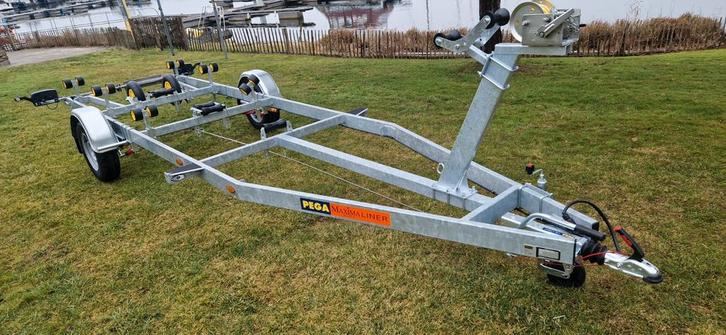 NIEUW !! Pega VB-liner 1500KG/6.5m *uit voorraad leverbaar*, Sports nautiques & Bateaux, Remorques bateau, Neuf, Remorque de bateau