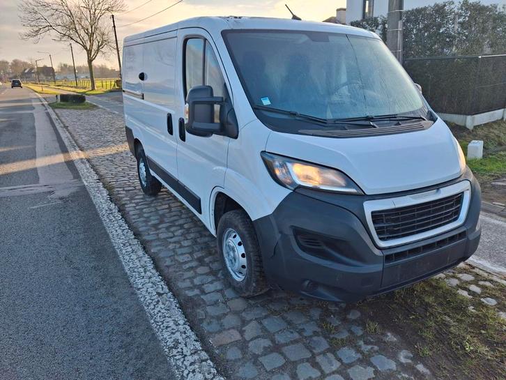 Peugeot boxer l1h1 2021 euro 6d 81000 km, Auto's, Bestelwagens en Lichte vracht, Bedrijf, Cruise Control, Peugeot, Ophalen