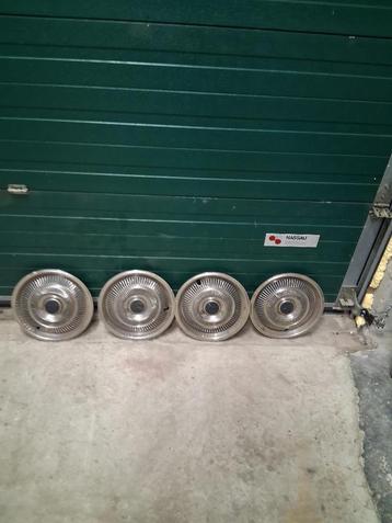 4 Metalen wieldeksels 13" Humber , Sunbeam, Hillman Singer beschikbaar voor biedingen