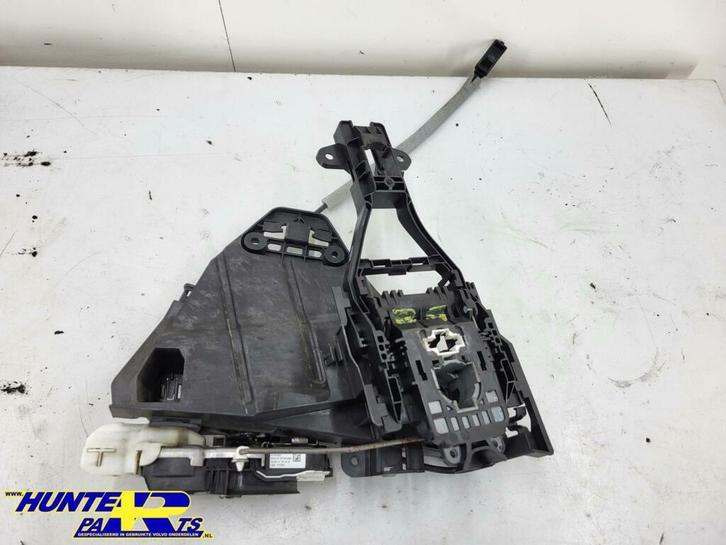 Deurslotmechaniek linksvoor  Volvo V40  ('12-'19) 31391822, Auto-onderdelen, Klein materiaal, Volvo, Gebruikt, Ophalen of Verzenden