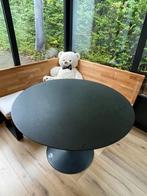 Ronde tafel zwart, Ophalen