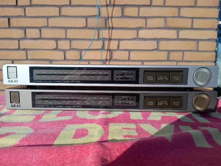 2 tuners AKAI, met problemen ..., AM tot 1670khz, TV, Hi-fi & Vidéo, Tuners, Utilisé, Enlèvement ou Envoi