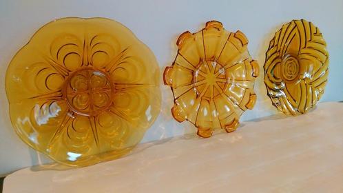 3 Art Deco schalen persglas oker kleur , gemerkt, Antiek en Kunst, Antiek | Glaswerk en Kristal, Ophalen of Verzenden