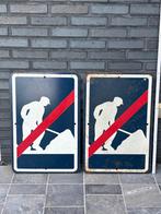 Twee stalen signalisatieborden ‘einde werken’, Ophalen