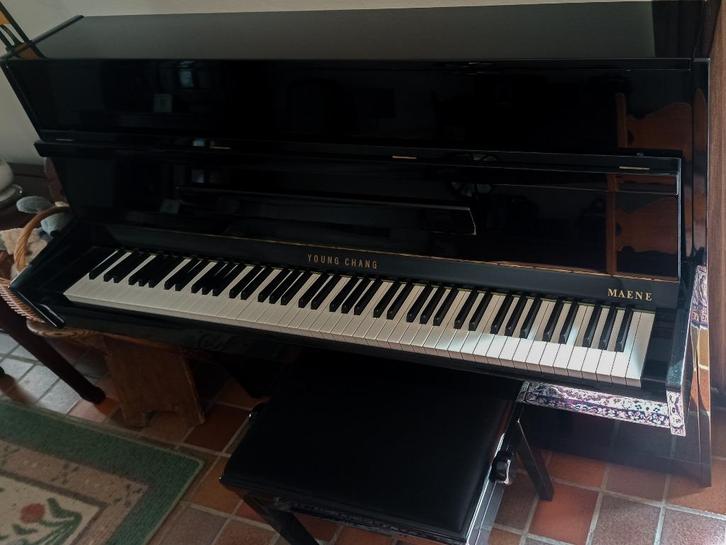 Piano Young Chang EC 109 met stoel, Muziek en Instrumenten, Piano's, Gebruikt, Piano, Zwart, Hoogglans, Ophalen