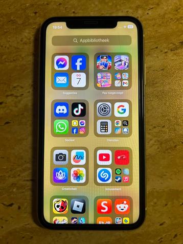 Iphone 11 128gb + 6 hoesjes  disponible aux enchères