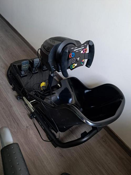 Thrustmaster set, pedalen, stuur, base en playseat., Games en Spelcomputers, Spelcomputers | Sony PlayStation 5, Zo goed als nieuw