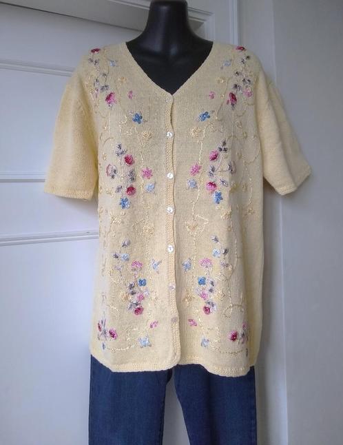 Pierre Cavallo vintage fijn gebreid hesje met bloemetjes, M, Vêtements | Femmes, Blouses & Tuniques, Porté, Taille 38/40 (M), Jaune