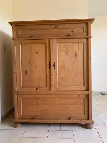 Mooie Grenen Buffet/TV Kast beschikbaar voor biedingen