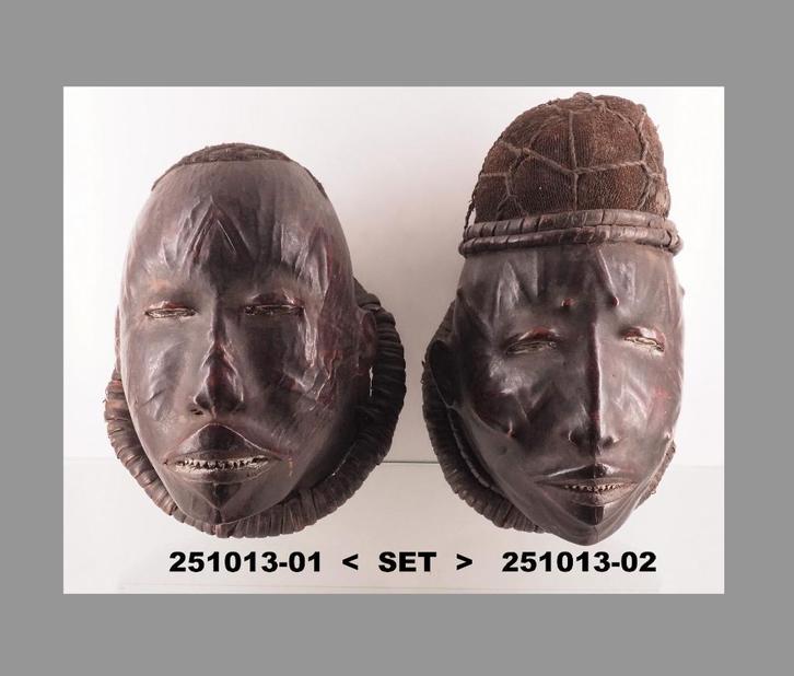 set Makonde helmmaskers met leder huid(251013-01/02), Antiek en Kunst, Kunst | Niet-Westerse kunst, Verzenden